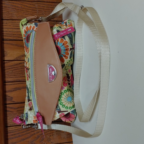 Lily Bloom Busy Bee Small Multi Crossbody Bag - Picture 1 of 13
